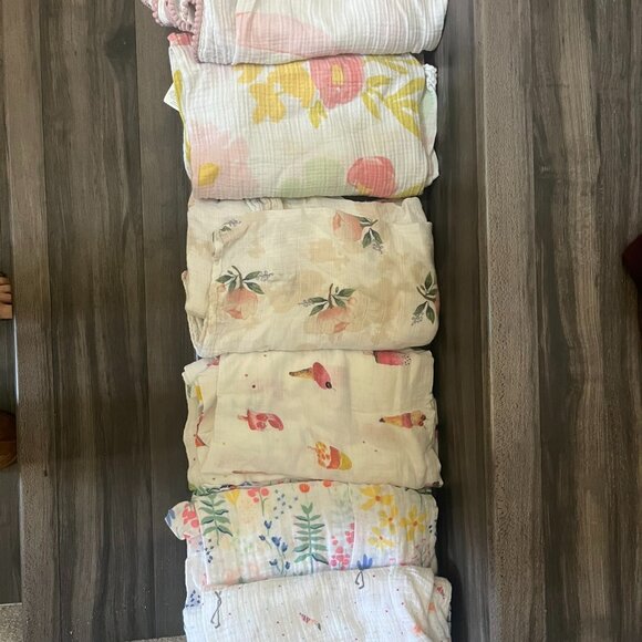 6 Pack of Muslin Swaddles